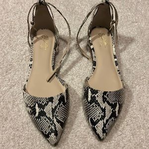 Seychelles size 9 flats snake print with ankle strap NEW without box